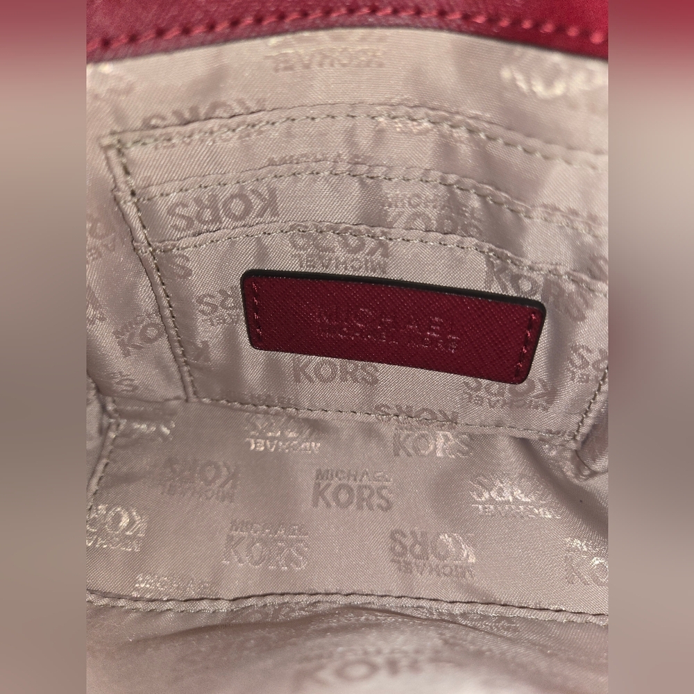 💫Michael Kors: "Tina" Patent- Leather Clutch Crossbody - Picture 5 of 11